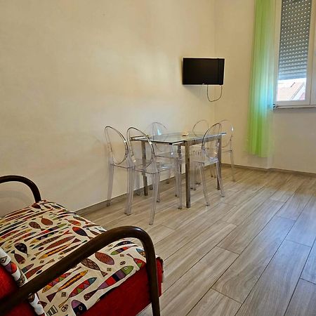 Acropolis Apartment Виареджо Екстериор снимка