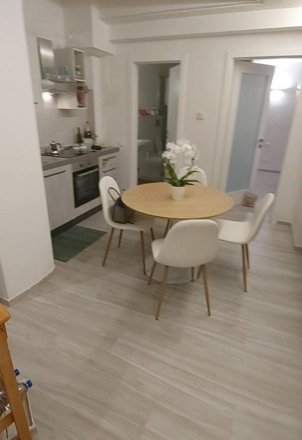 Acropolis Apartment Виареджо Екстериор снимка